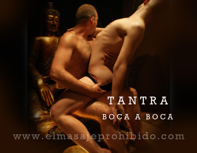 Dos hombres en sesión de masaje tantra gay, ilustración del concepto tantra boca a boca en Barcelona
