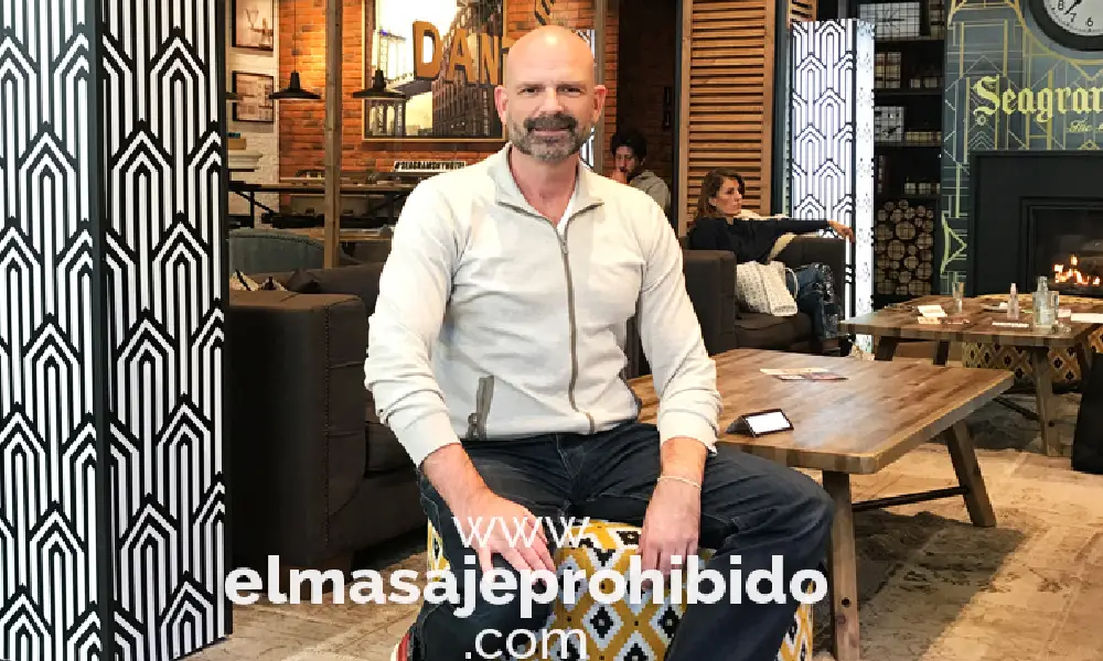 Coach gay en Barcelona para hombres que buscan acompañamiento y masaje tántrico