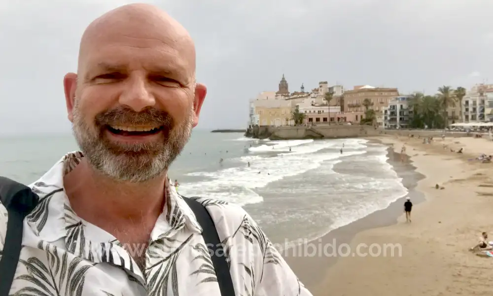 Paco, masajista de Tantra gay erótico, en la playa de San Sebastián de Sitges