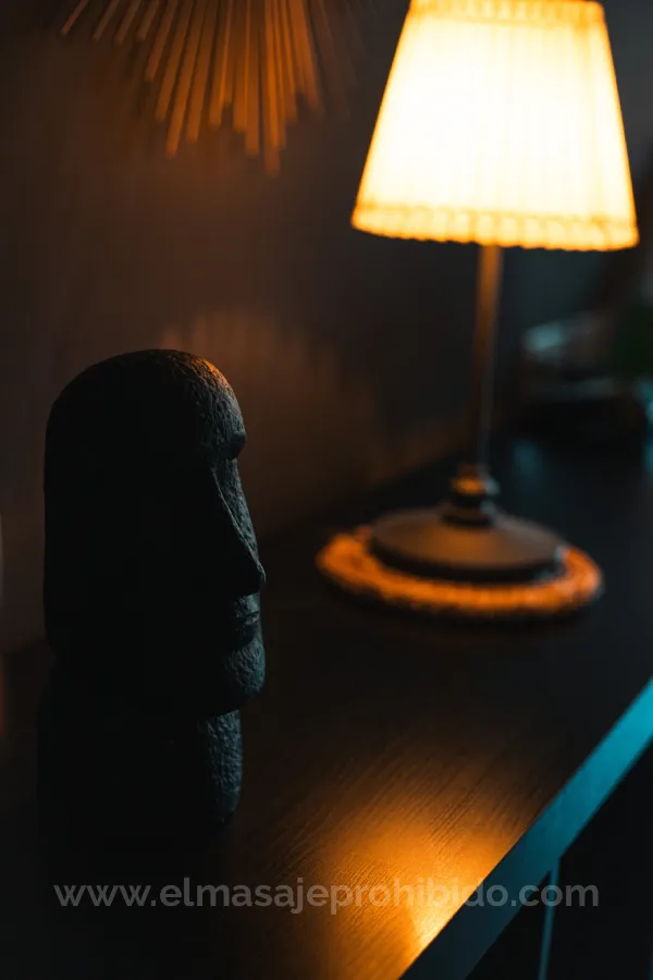 Decoración Moai estudio de diseño gay minimalista y cálido Barcelona